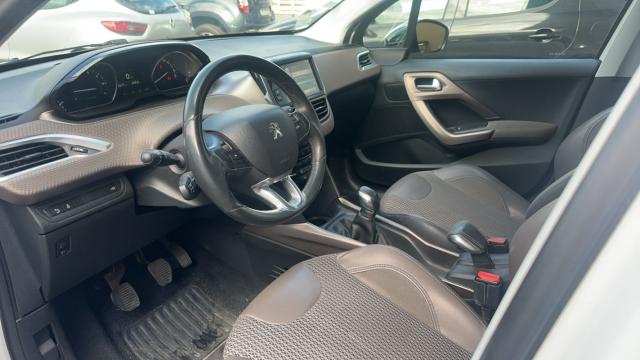 Peugeot 2008 image 8