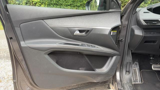 Peugeot 5008 image 2