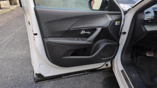 Peugeot 2008 image 2