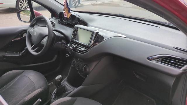 Peugeot 208 image 6