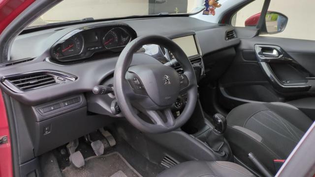 Peugeot 208 image 1