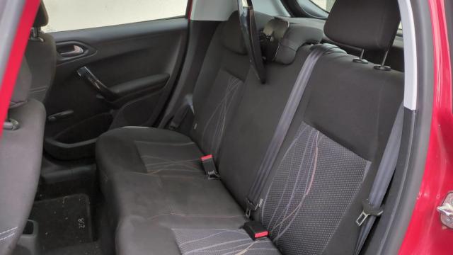 Peugeot 208 image 7