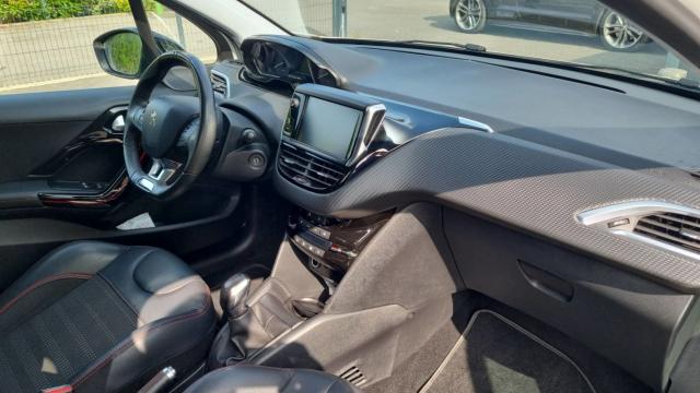 Peugeot 208 image 4
