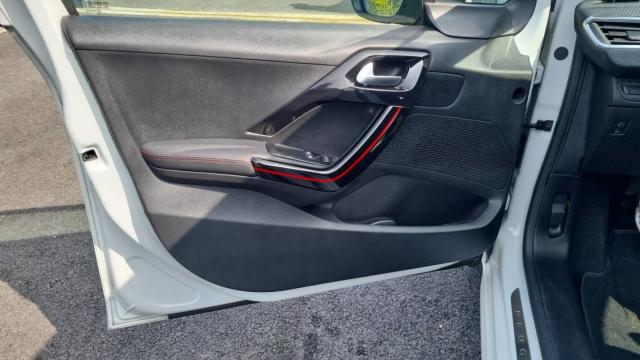 Peugeot 208 image 9