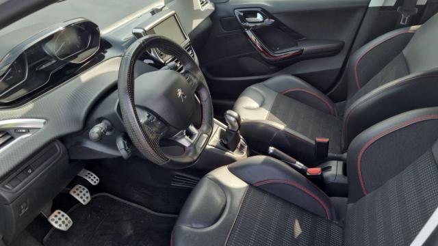 Peugeot 208 image 2