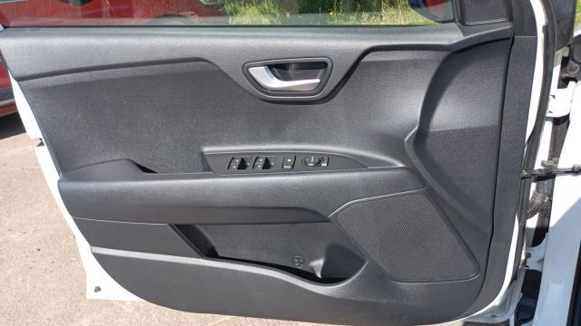 Kia Rio image 8
