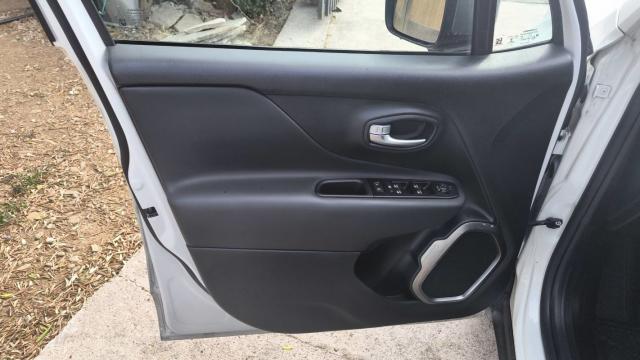 Jeep Renegade image 8