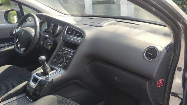 Peugeot 5008 image 3