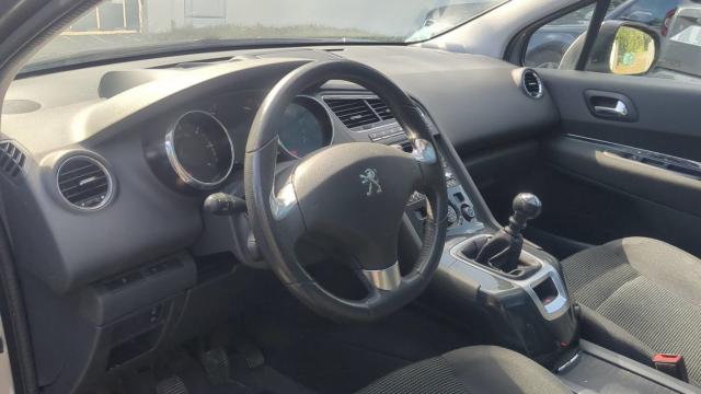 Peugeot 5008 image 9