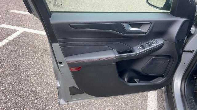 Ford Kuga image 1