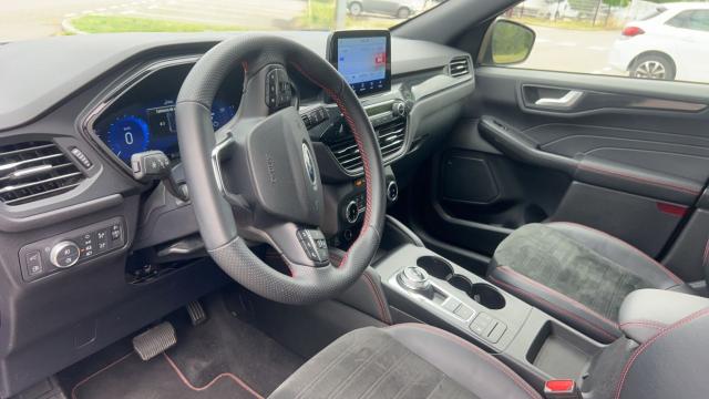 Ford Kuga image 8