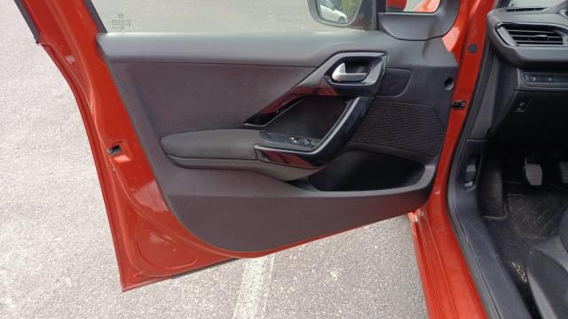 Peugeot 208 image 8