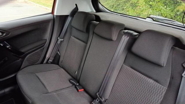 Peugeot 208 image 1