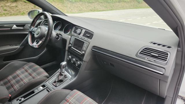 Volkswagen Golf image 9