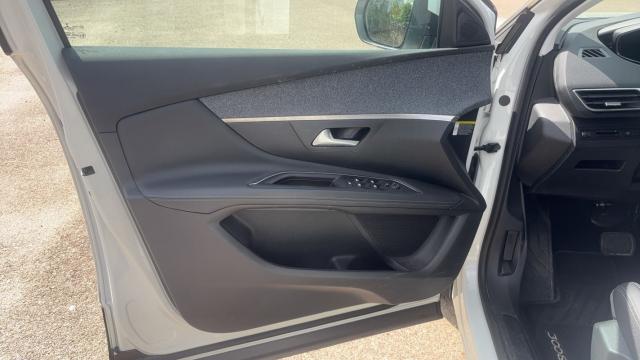 Peugeot 3008 image 3