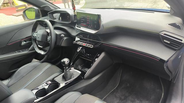 Peugeot 208 image 8