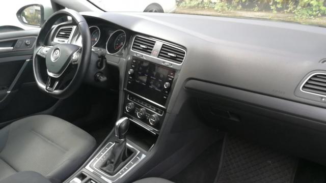 Volkswagen Golf image 9