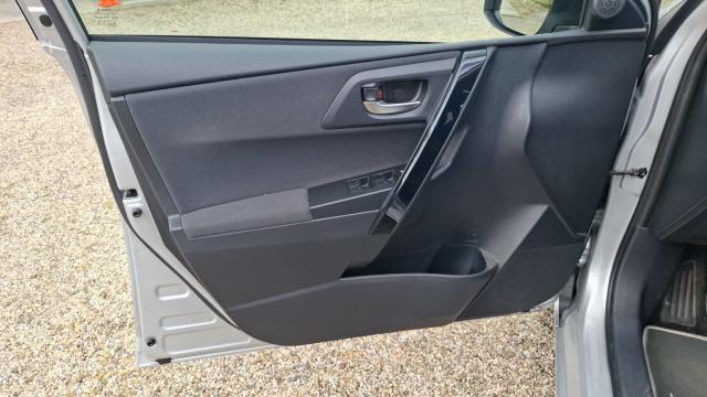 Toyota Auris image 9