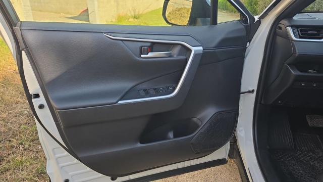 Toyota Rav4 image 8