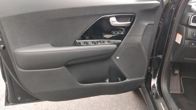 Kia Niro image 8