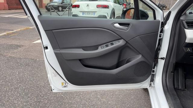 Renault Clio image 2