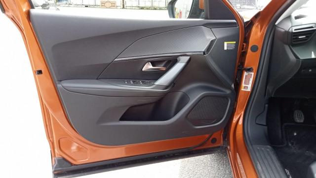 Peugeot 2008 image 7