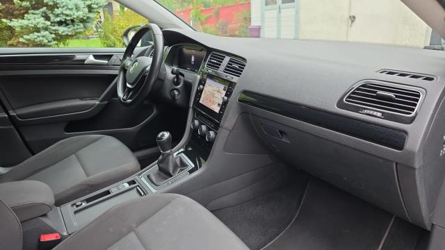 Volkswagen Golf image 9