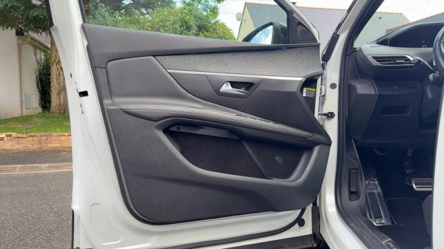 Peugeot 3008 image 2