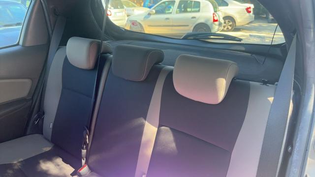 Toyota Yaris image 2