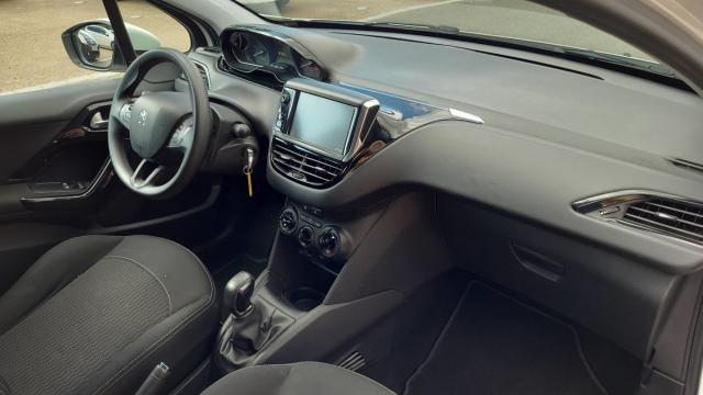 Peugeot 208 image 6