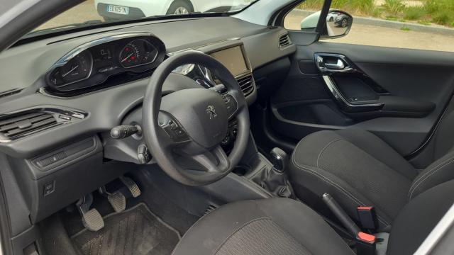 Peugeot 208 image 9
