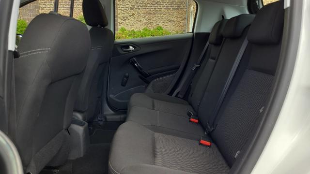 Peugeot 208 image 1