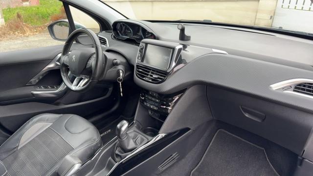 Peugeot 2008 image 1