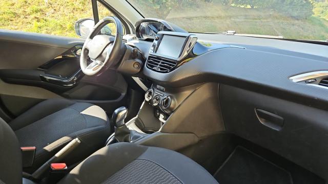 Peugeot 208 image 5