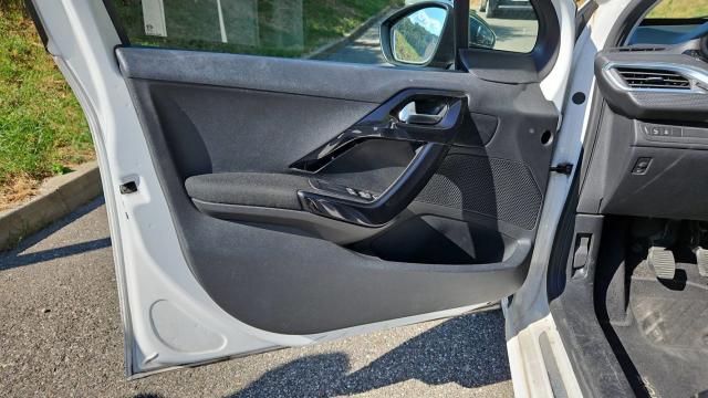 Peugeot 208 image 7