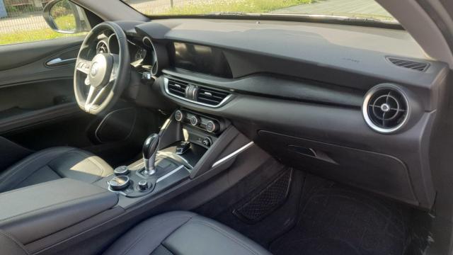 Alfa Romeo Stelvio image 8