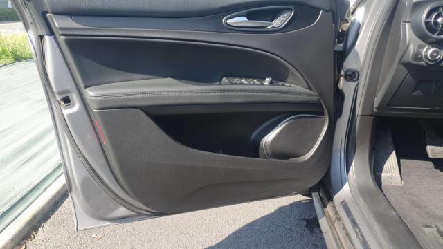 Alfa Romeo Stelvio image 1