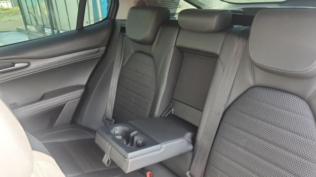 Alfa Romeo Stelvio image 5