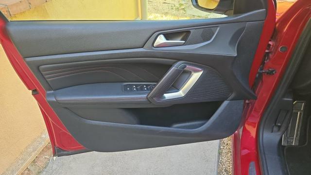 Peugeot 308 image 2