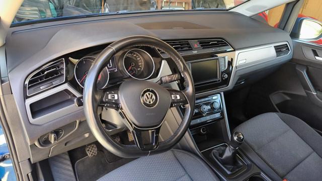 Volkswagen Touran image 1