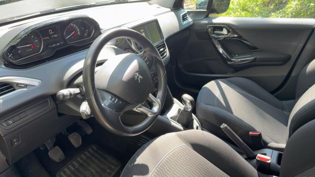 Peugeot 208 image 3