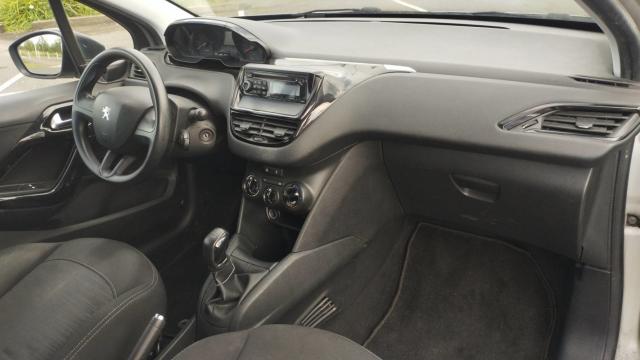 Peugeot 208 image 9