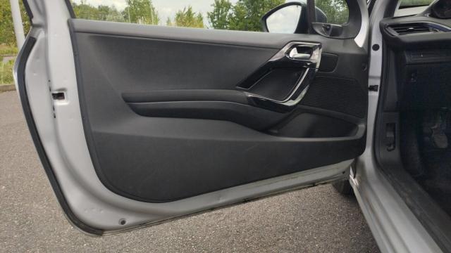 Peugeot 208 image 7