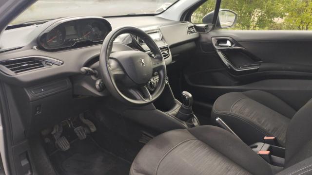 Peugeot 208 image 8