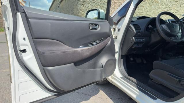 Nissan Leaf image 5