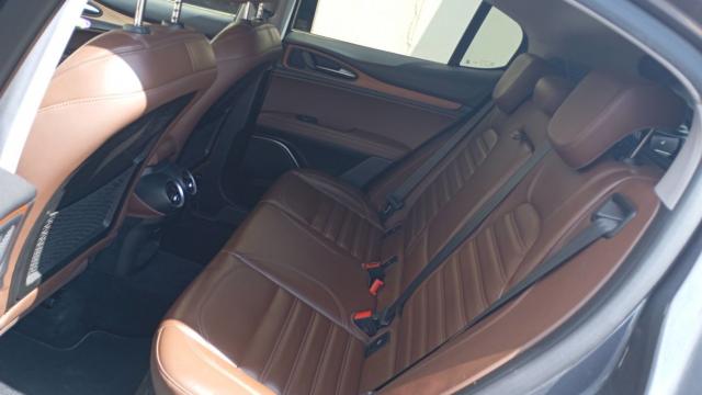Alfa Romeo Stelvio image 7