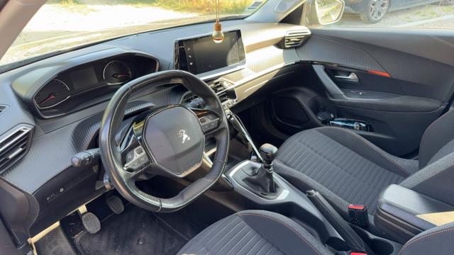 Peugeot 2008 image 8