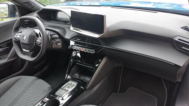Peugeot 2008 image 2