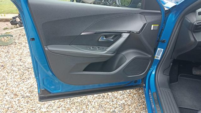 Peugeot 2008 image 8