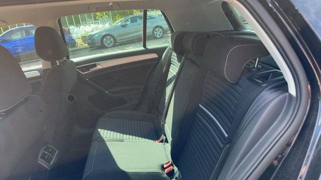 Volkswagen Golf image 9